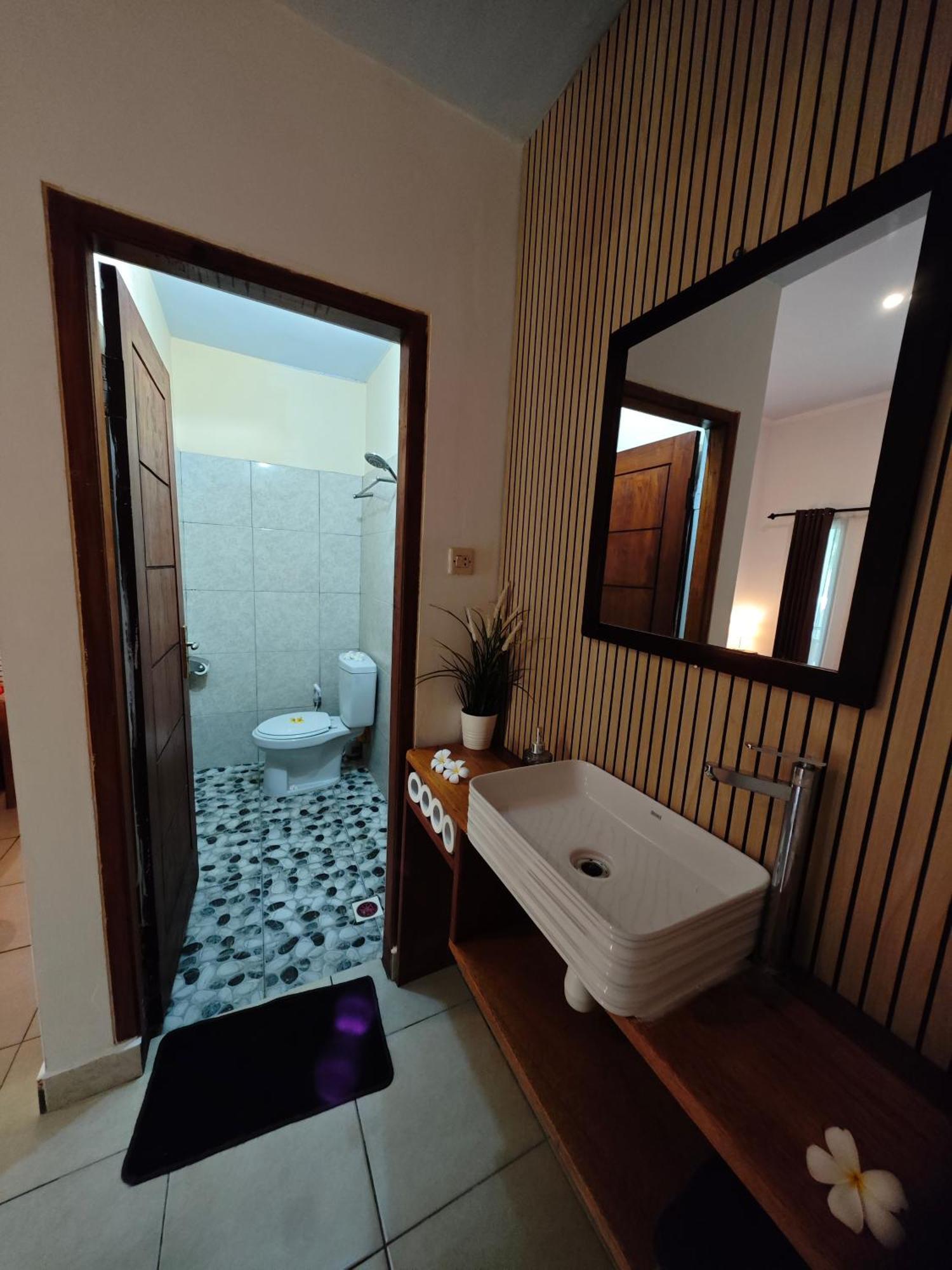 Hotel Surf Camp 79 Kuta  Pokoj fotografie